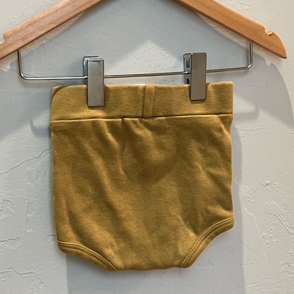 Kate Quinn 3-6 mo mustard color ruffle bloomer bottoms - Picture 3 of 3